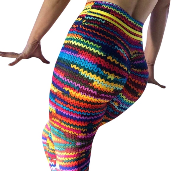 Plus Size Crochet Print Leggings - Picture 3 of 4